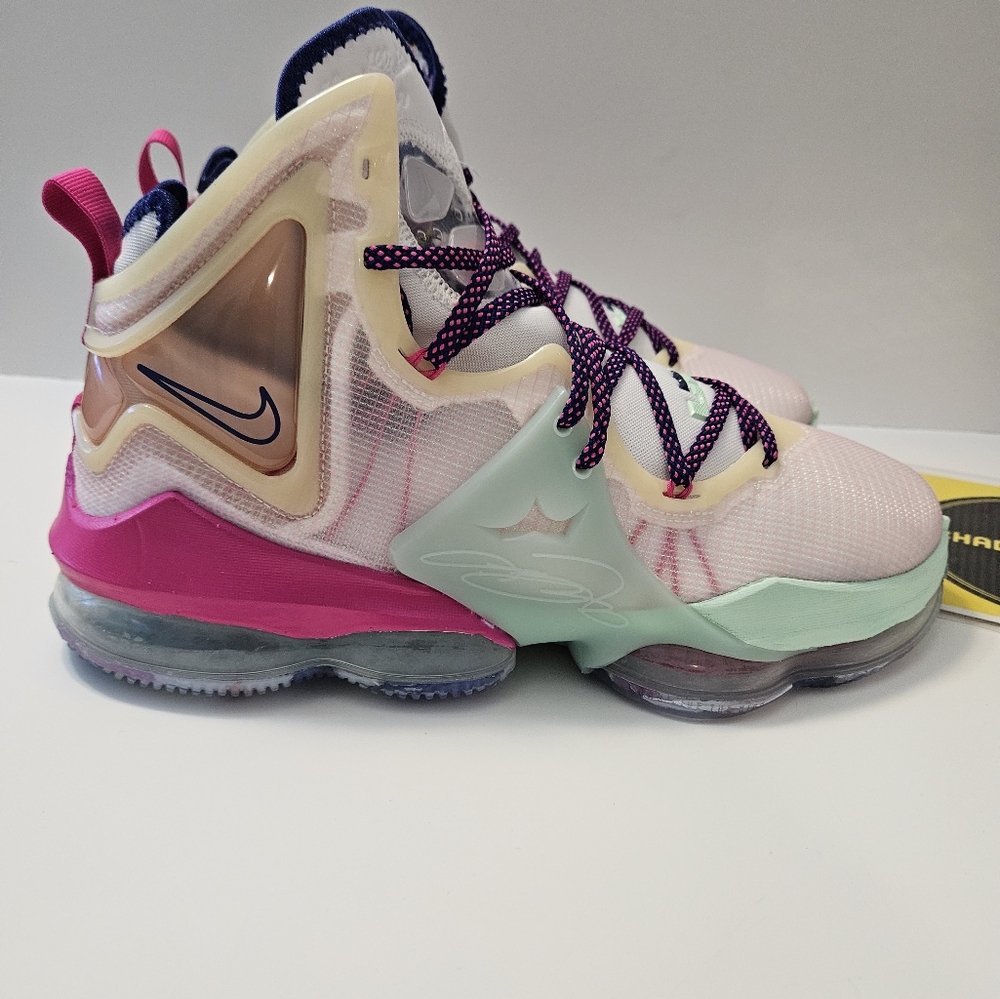 Nike LeBron 19 EP 'Valentine's Day' DH8460-900